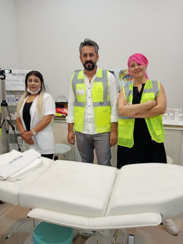 Dövme Uygulayıcısı (Seviye 3) Ulusal Yeterliliği, 5544 sayılı Mesleki Yeterlilik Kurumu (MYK) Kanunu ile anılan Kanun uyarınca çıkartılan “Ulusal Meslek Standartlarının Ve Ulusal Yeterliliklerin Hazırlanması Hakkında Yönetmelik” hükümlerine göre hazırlanmıştır. Yeterlilik taslağı, 07.05.2013 tarihinde imzalanan işbirliği protokolü ile görevlendirilen Türkiye Esnaf ve Sanatkarları Konfederasyonu (TESK) tarafından hazırlanmıştır. Hazırlanan taslak hakkında sektördeki ilgili kurum ve kuruluşların görüşleri alınmış ve görüşler değerlendirilerek taslak üzerinde gerekli düzenlemeler yapılmıştır. Nihai taslak MYK Toplumsal ve Kişisel Hizmetler Sektör Komitesi tarafından incelenip değerlendirildikten ve Komitenin uygun görüşü alındıktan sonra, MYK Yönetim Kurulunun 07/01/2016 tarih ve 2016/01 sayılı kararı ile onaylanmıştır.